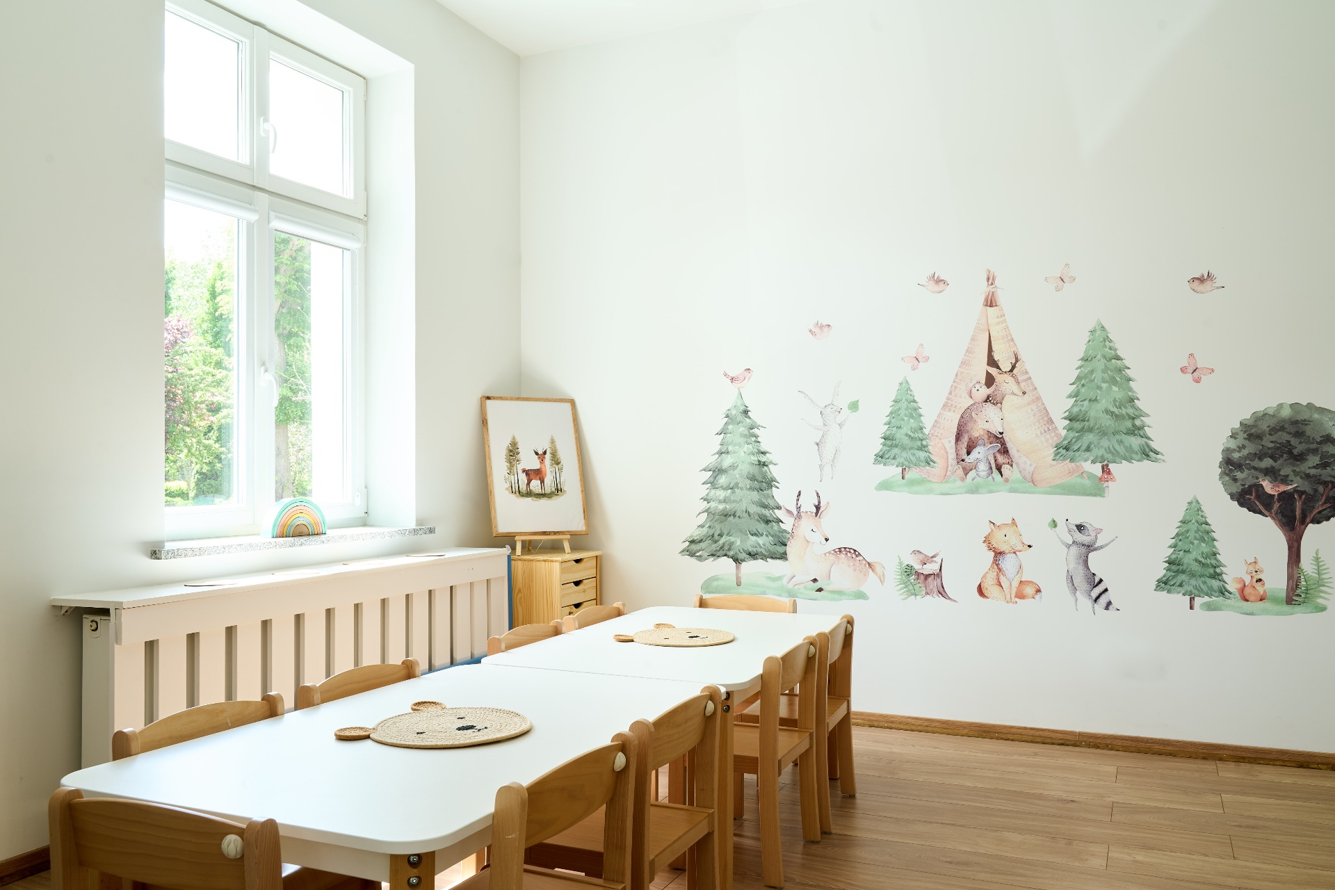 Jasna, przytulna sala do zabawy dla maluchów